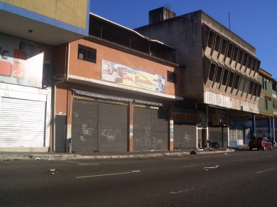 Comercios cerrados durante el paro cívico en San Cristobal