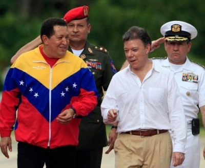 Colombia vengo a ratificarte mi amor: venimos a reconstruir lo que ha sido desmoronado, dijo Chvez con acostumbrada teatralidad, al llegar a Santa Marta. Esperamos que se logre un avance y se restablezca sobre bases firmes y duraderas, implor. Chvez prometi hacer todo lo que est a su alcance e invoc la figura del Libertador para inspirarlo.