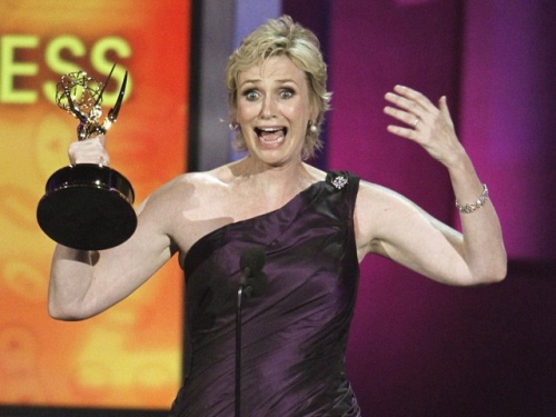 Jane Lynch ganó Mejor Actriz Sencundaria en Comedia por Glee Jane Lynch ganó Mejor Actriz Sencundaria en Comedia por Glee