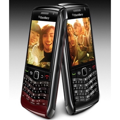 El Pearl viene en dos modelos, el 9100 tiene teclado semi QWERTY de 20 teclas mientras y el 9105 tiene teclado alfanumérico tradicional El Pearl viene en dos modelos, el 9100 tiene teclado semi QWERTY de 20 teclas mientras y el 9105 tiene teclado alfanumérico tradicional