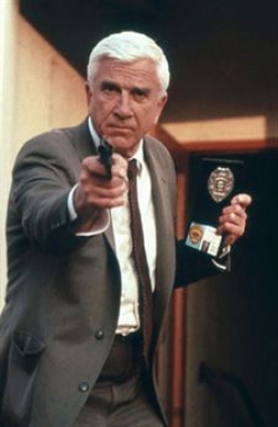Leslie Nielsen en ¿Dónde Está el Policía? Leslie Nielsen en ¿Dónde Está el Policía?