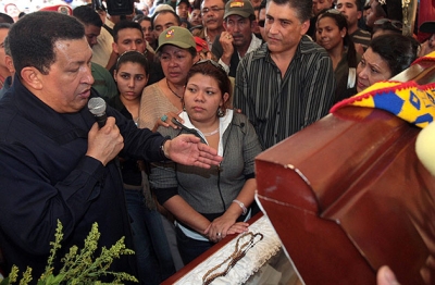 Chvez se despide al pie de la urna de Lina Ron