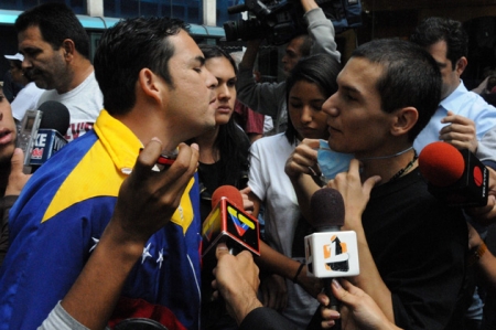 Enfrentamiento verbal entre González y Julio Rivas Enfrentamiento verbal entre González y Julio Rivas