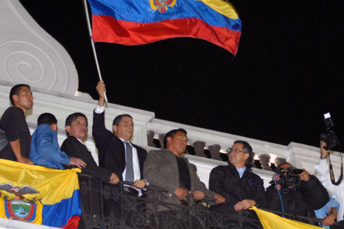 Rafael Correa se pronunci desde el balcn del Palacio de Gobierno