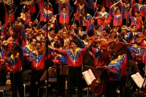 El documental muestra el recorrido de Dudamel para lograr el sueo ser un msico reconocido.