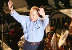 Felipe Calderon, Andres Manuel Lopez Obrador, Roberto Madrazo, Álvaro Uribe Vélez, Carlos Gaviria, Horacio Serpa Uribe, Antanas Mockus, Ingrid Betancourt, registraduría nacional del estado civil, café, das, eln, FARC, paracos, milico, oea, organización de estados americanos, elecciones limpias, transparentes, conteo manual, onpe, cne, evo morales, Unión por el Perú, Ollanta Humala, Gonzalo García, Carlos Torres Caro, Partido Aprista Peruano, Alan García, Luis Giampietri, Lourdes Mendoza, Unidad Nacional, Lourdes Flores, Arturo Woodman, Luis Carpio, Alianza por el Futuro, Martha Chávez, Santiago Fujimori, Rolando Souza, Frente de Centro, Valentín Paniagua, Alberto Andrade, Gonzalo Aguirre, Restauración Nacional, Humberto Lay, Sun Máximo, San Román, María De la Puente, ejemplo de elecciones, protestas en el Zocalo