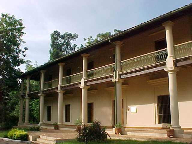 Fachada del Jardn Botnico de Asuncin