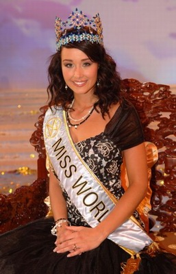 Unnur Birna Vilhjalmsdottir, Miss Islandia electa como la nueva Miss Mundo 2005, Unnur Birna Vilhjalmsdottir, de 21 aos de edad, super a Miss Mxico, Dafne Molina Lona, y Miss Puerto Rico, Ingrid Mara Rivera Santos, Miss Per, Mara Julia Mantilla Garca, haba ganado el ttulo de Miss Mundo en 2004
