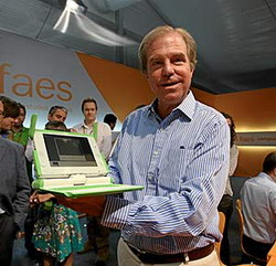 Nicholas Negroponte, MIT, Wired Magazine, Being Digital, computadoras de 100 dolares