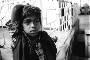 Niez abandonada, abandono del hogar, violencia domestica, nios de la calle, problema social, casa mia, chicos abandonados, desercin, desercin escolar, reinsercion social, reinsercion escolar, nios recuperados, colmena de la vida, la colmena de la vida, maltrato, mendicidad, mendigos