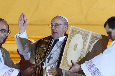 El papa elevó una petición por el papa emérito, Benedicto XVI El papa elevó una petición por el papa emérito, Benedicto XVI