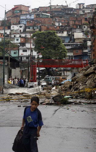 Lluvias en Caracas dejaron derrumbes en algunas zonas Lluvias en Caracas dejaron derrumbes en algunas zonas
