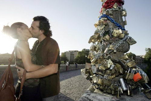 Enamorados en el Puente Milvio