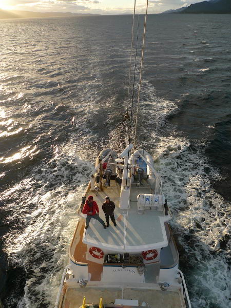 Catamarn paseando por el Canal Beagle