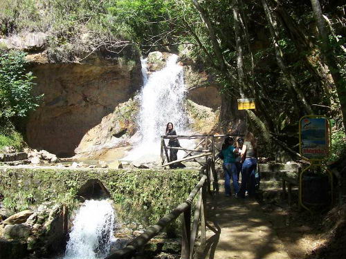 Área de las cascadas Parque Chorros de Milla Área de las cascadas Parque Chorros de Milla