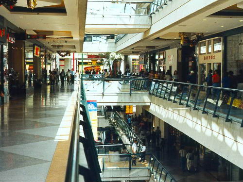 Cada centro comercial es libre de decidir si abrir sus puertas el 26 de septiembre