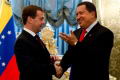 Chvez firma acuerdo con presidente Ruso (Dmitry Medvdev) para construir planta nuclear con "fines pacficos" en Venezuela