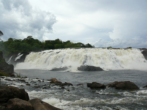 Cada de agua en Parque la Llovizna Foto: Flickr