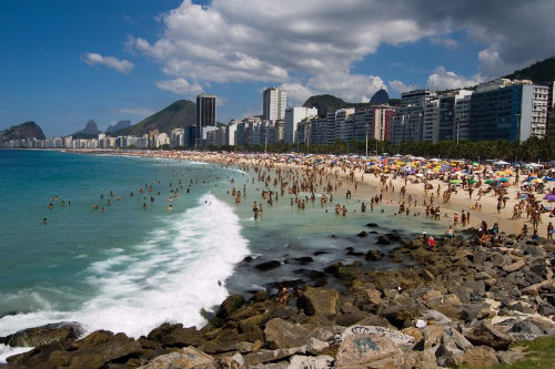 La playa de Copacabana es una de las ms famosas en todo el mundo