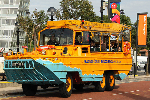 Yellow Duckmarine. Paseo terrestre