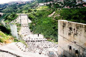 Cavim, MINFRA, viaducto 1, fotos del viaducto 1, se cay el viaducto, demolicin del viaducto, viaducto caracas la guaira, vargas, la guaira, la trocha, la trochita, nuevo viaducto, Caracas, La Guaira, Venezuela, Maracaibo, Puente sobre el Lago, demolicin, ANFO, Pentolita, TNT, Dinamita, secciones de acero, Acero Estructural, concreto